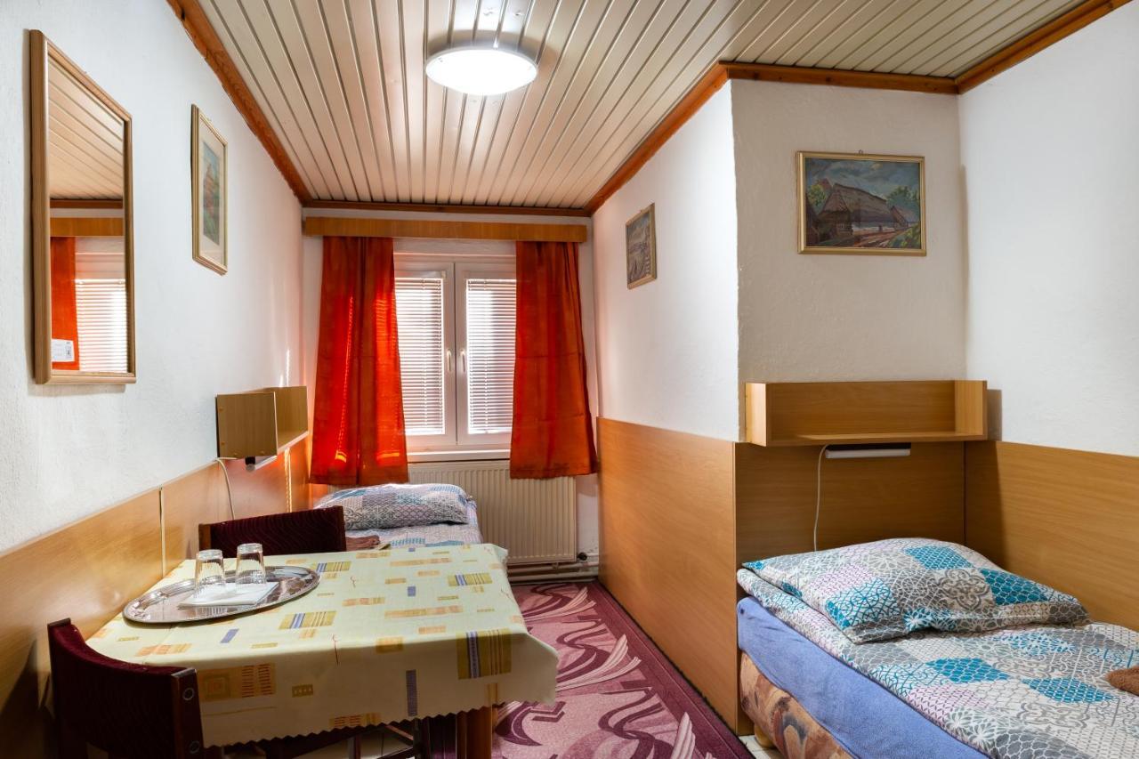 Penzion Rozalia Hotel Kosice Bagian luar foto