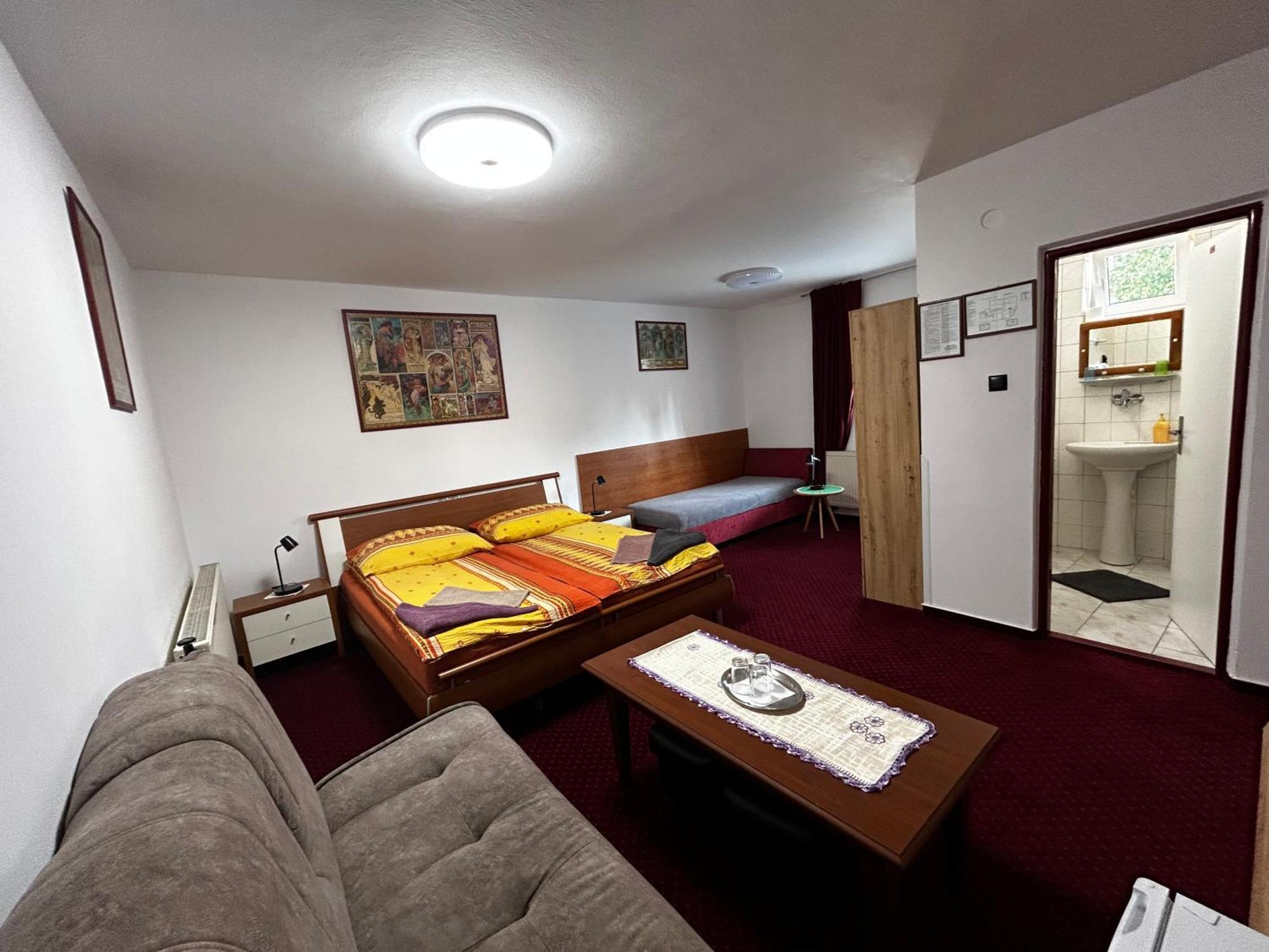 Penzion Rozalia Hotel Kosice Bagian luar foto